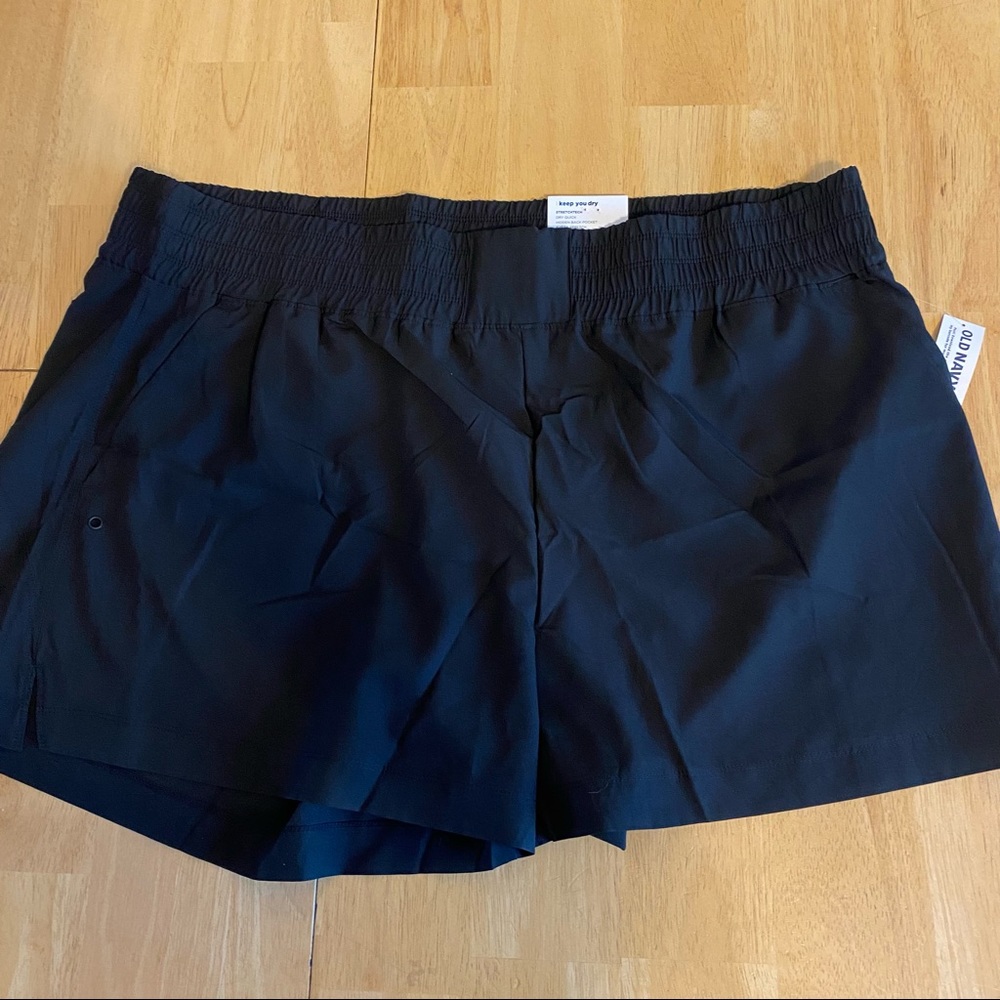 Old navy stretch tech women’s shorts - xxl- nwt